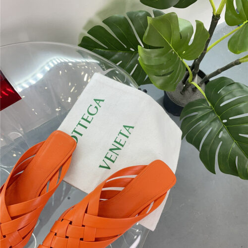 High Quality Luxury Bottega Veneta Square Toe Flat Woven Slides – Style 08166 product detail