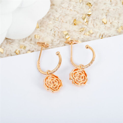 High Quality Luxury Chanel Mountain Camellia Ear Buckle alternate view