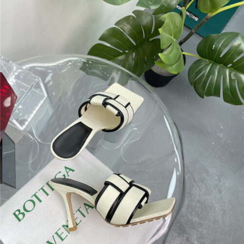 High Quality Luxury Bottega Veneta Windmill Cube Slippers – Style 79878 product detail