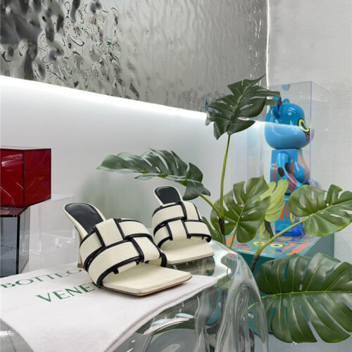 High Quality Luxury Bottega Veneta Windmill Cube Slippers – Style 79878 product detail