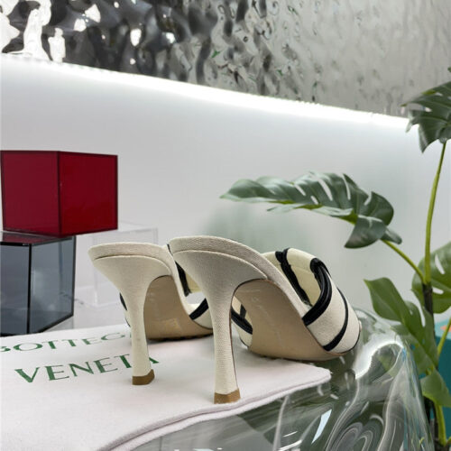 High Quality Luxury Bottega Veneta Windmill Cube Slippers – Style 79878 product detail