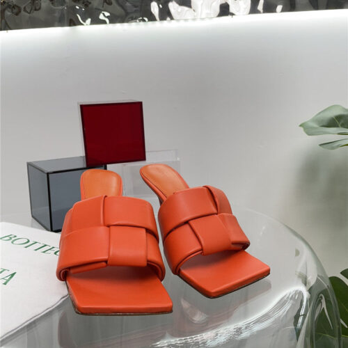 High Quality Luxury Bottega Veneta Windmill Cube Slippers – Style 48806 product detail