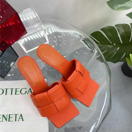 High Quality Luxury Bottega Veneta Windmill Cube Slippers – Style 48806 product detail