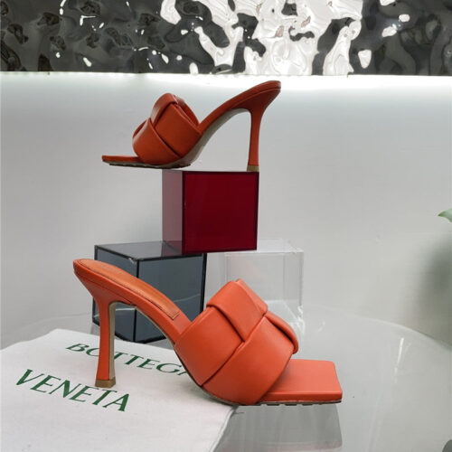 High Quality Luxury Bottega Veneta Windmill Cube Slippers – Style 48806 product detail