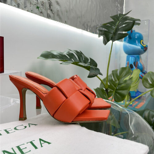 High Quality Luxury Bottega Veneta Windmill Cube Slippers – Style 48806 alternate view