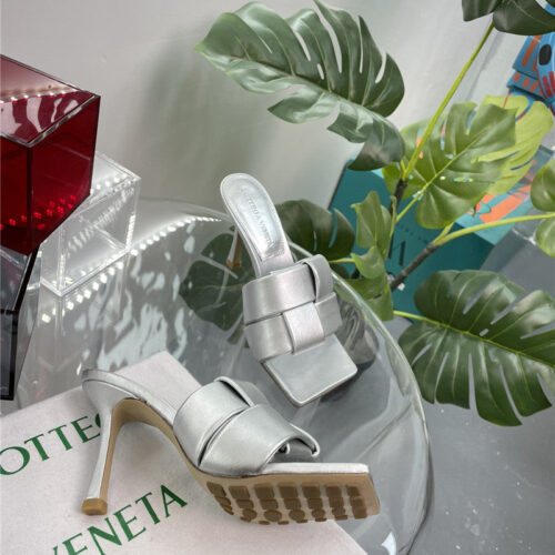 High Quality Luxury Bottega Veneta Windmill Cube Slippers – Style 17734 product detail