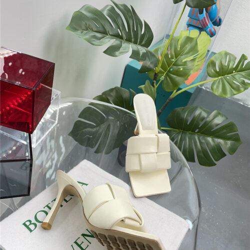 High Quality Luxury Bottega Veneta Windmill Cube Slippers alternate view