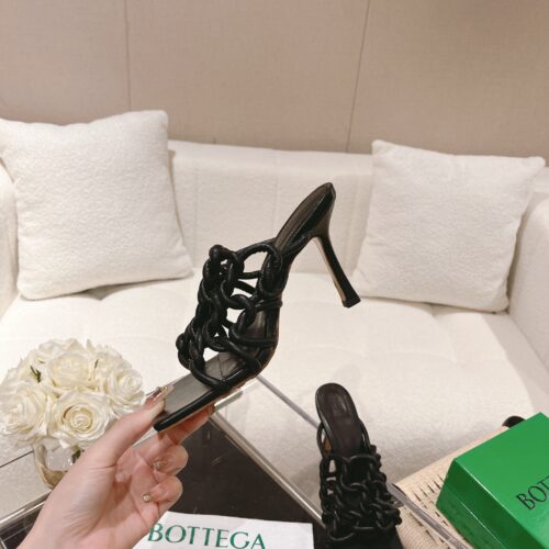 High Quality Luxury Bottega Veneta Handwoven Sandals – Style 36102 product detail
