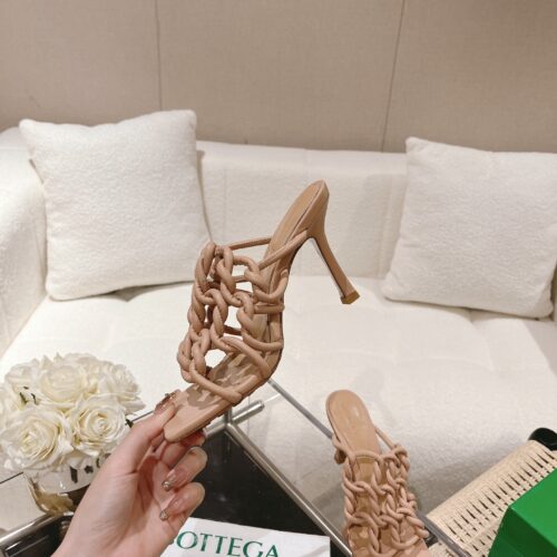 High Quality Luxury Bottega Veneta Handwoven Sandals – Style 67174 product detail