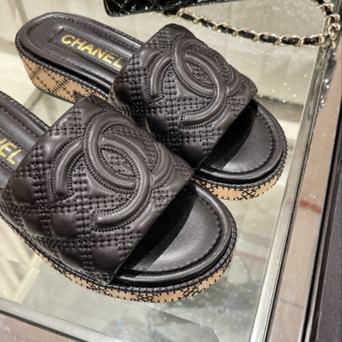 High Quality Luxury Chanel New Wooden Heel Slippers product detail