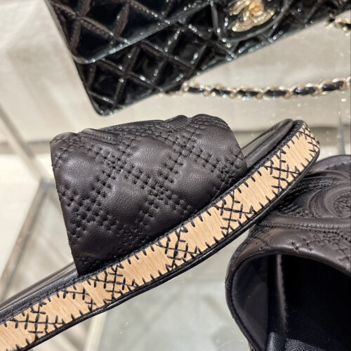 High Quality Luxury Chanel New Wooden Heel Slippers product detail