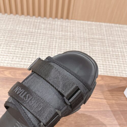 High Quality Luxury Dior Spring And Summer New Thick-Soled Beach Slippers – Style 44742 product detail