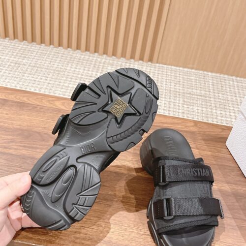 High Quality Luxury Dior Spring And Summer New Thick-Soled Beach Slippers – Style 44742 product detail