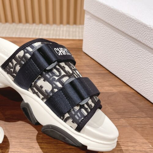 High Quality Luxury Dior Spring And Summer New Thick-Soled Beach Slippers – Style 31174 product detail