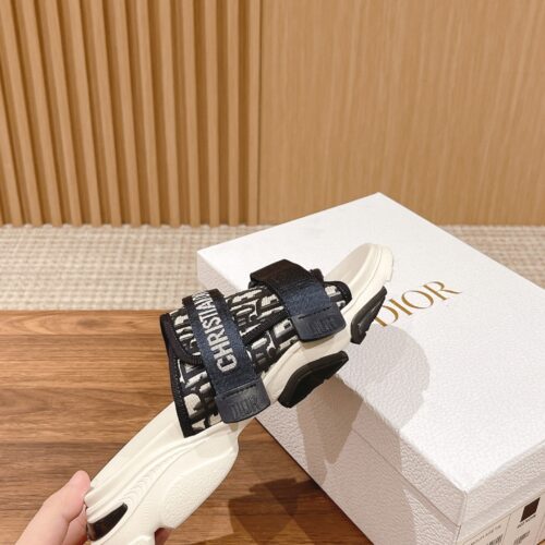 High Quality Luxury Dior Spring And Summer New Thick-Soled Beach Slippers – Style 31174 product detail