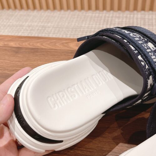 High Quality Luxury Dior Spring And Summer New Thick-Soled Beach Slippers – Style 31174 product detail