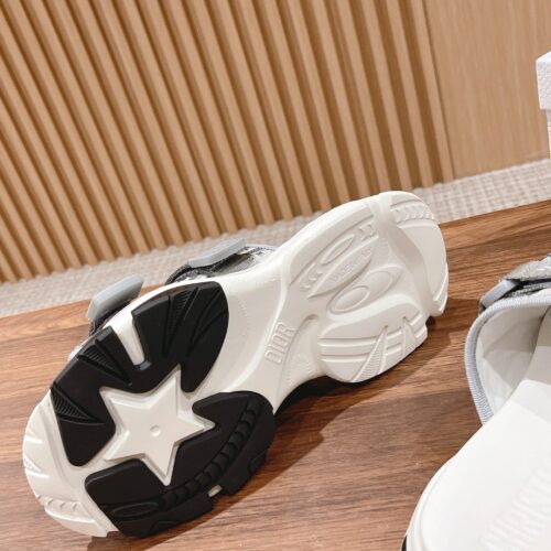 High Quality Luxury Dior Spring And Summer New Thick-Soled Beach Slippers – Style 35110 product detail