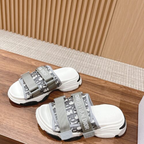 High Quality Luxury Dior Spring And Summer New Thick-Soled Beach Slippers – Style 35110