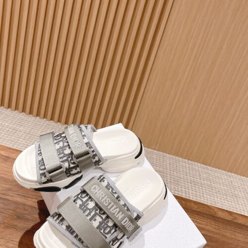 High Quality Luxury Dior Spring And Summer New Thick-Soled Beach Slippers – Style 35110 product detail