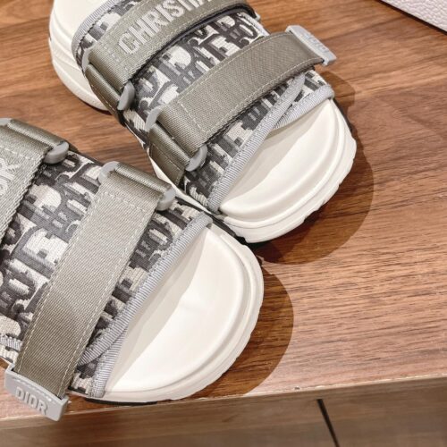 High Quality Luxury Dior Spring And Summer New Thick-Soled Beach Slippers – Style 35110 product detail