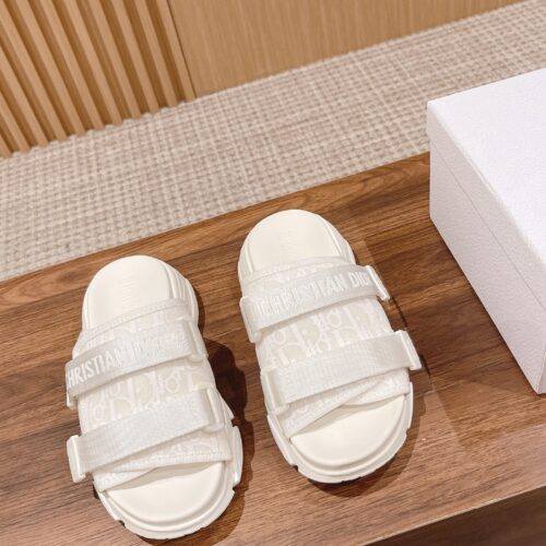 High Quality Luxury Dior Spring And Summer New Thick-Soled Beach Slippers alternate view