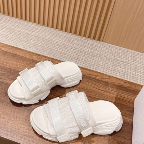 High Quality Luxury Dior Spring And Summer New Thick-Soled Beach Slippers