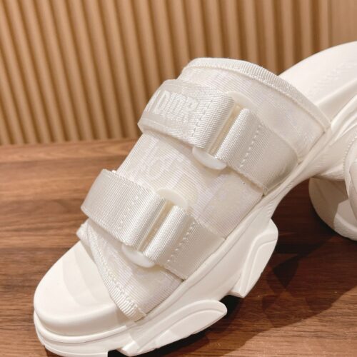 High Quality Luxury Dior Spring And Summer New Thick-Soled Beach Slippers product detail