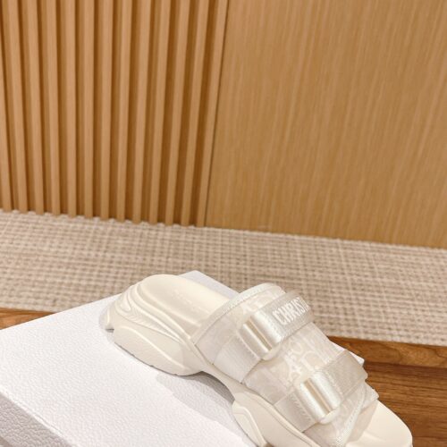 High Quality Luxury Dior Spring And Summer New Thick-Soled Beach Slippers product detail