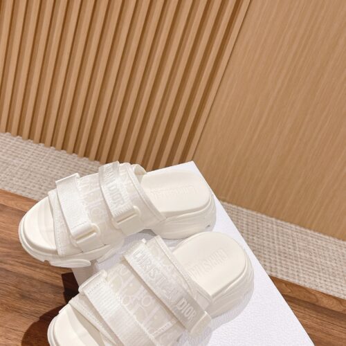 High Quality Luxury Dior Spring And Summer New Thick-Soled Beach Slippers product detail
