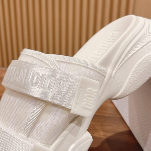 High Quality Luxury Dior Spring And Summer New Thick-Soled Beach Slippers product detail