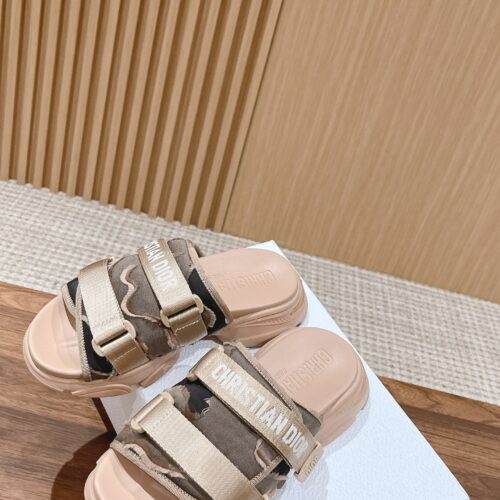 High Quality Luxury Dior Spring And Summer New Thick-Soled Beach Slippers – Style 30630 product detail