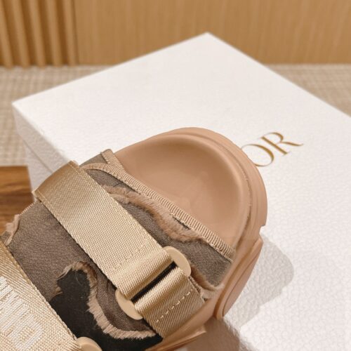 High Quality Luxury Dior Spring And Summer New Thick-Soled Beach Slippers – Style 30630 product detail