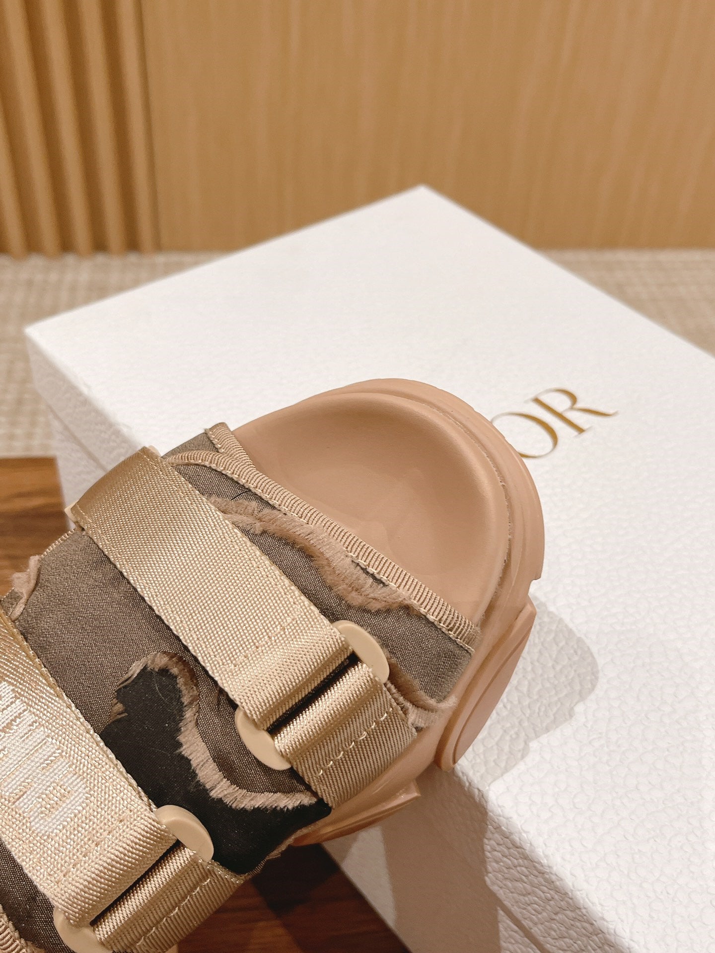 High Quality Luxury Dior Spring And Summer New Thick-Soled Beach Slippers – Style 30630 product detail