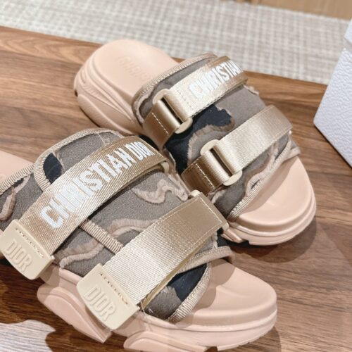 High Quality Luxury Dior Spring And Summer New Thick-Soled Beach Slippers – Style 30630 product detail