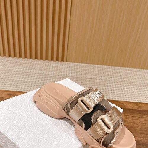 High Quality Luxury Dior Spring And Summer New Thick-Soled Beach Slippers – Style 30630 product detail