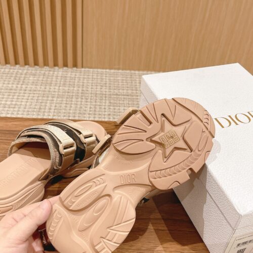 High Quality Luxury Dior Spring And Summer New Thick-Soled Beach Slippers – Style 30630 product detail