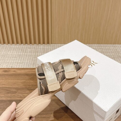 High Quality Luxury Dior Spring And Summer New Thick-Soled Beach Slippers – Style 30630 product detail