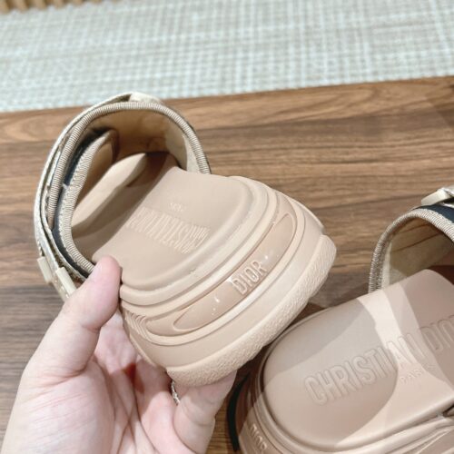 High Quality Luxury Dior Spring And Summer New Thick-Soled Beach Slippers – Style 30630 product detail