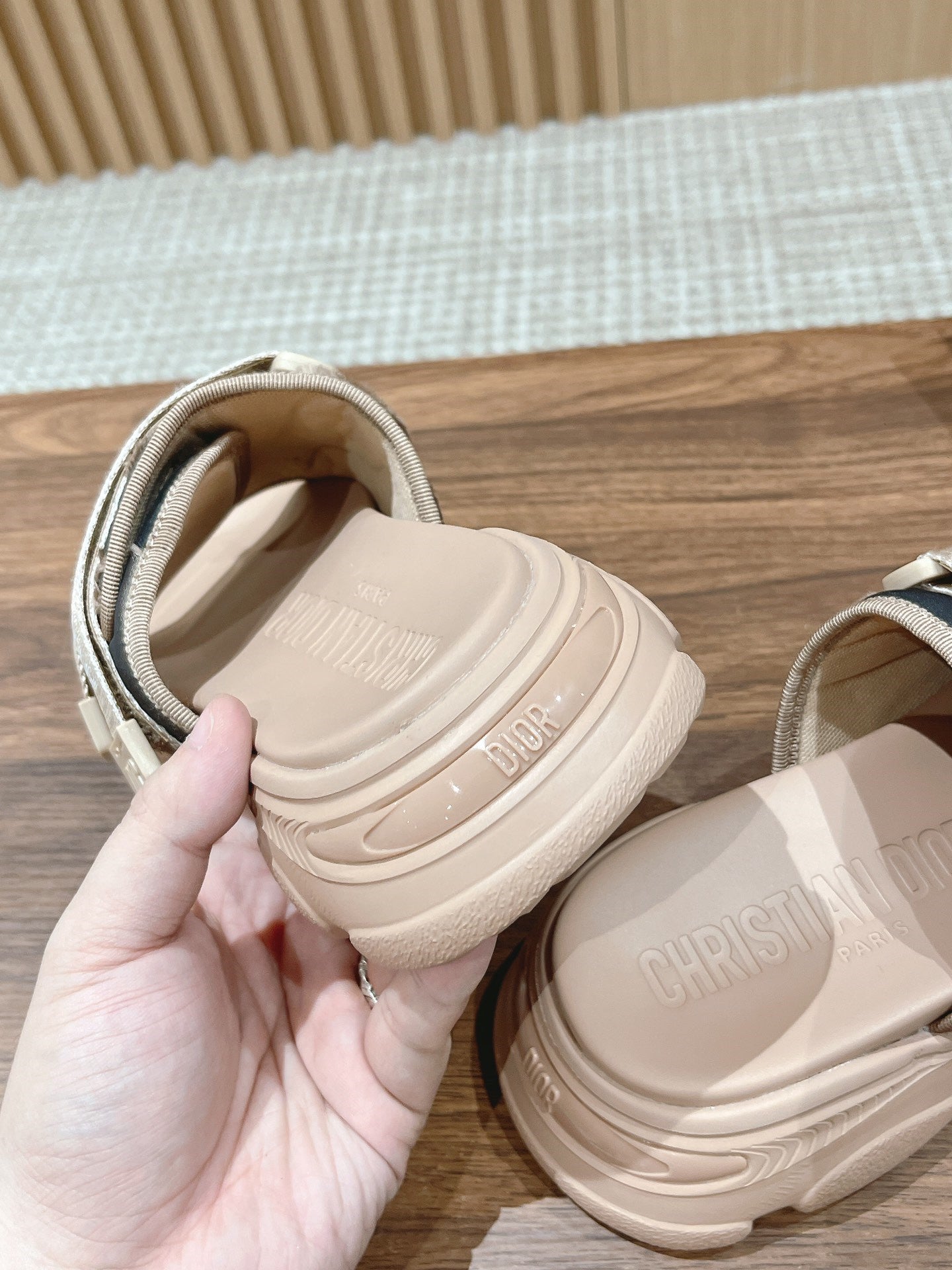High Quality Luxury Dior Spring And Summer New Thick-Soled Beach Slippers – Style 30630 product detail