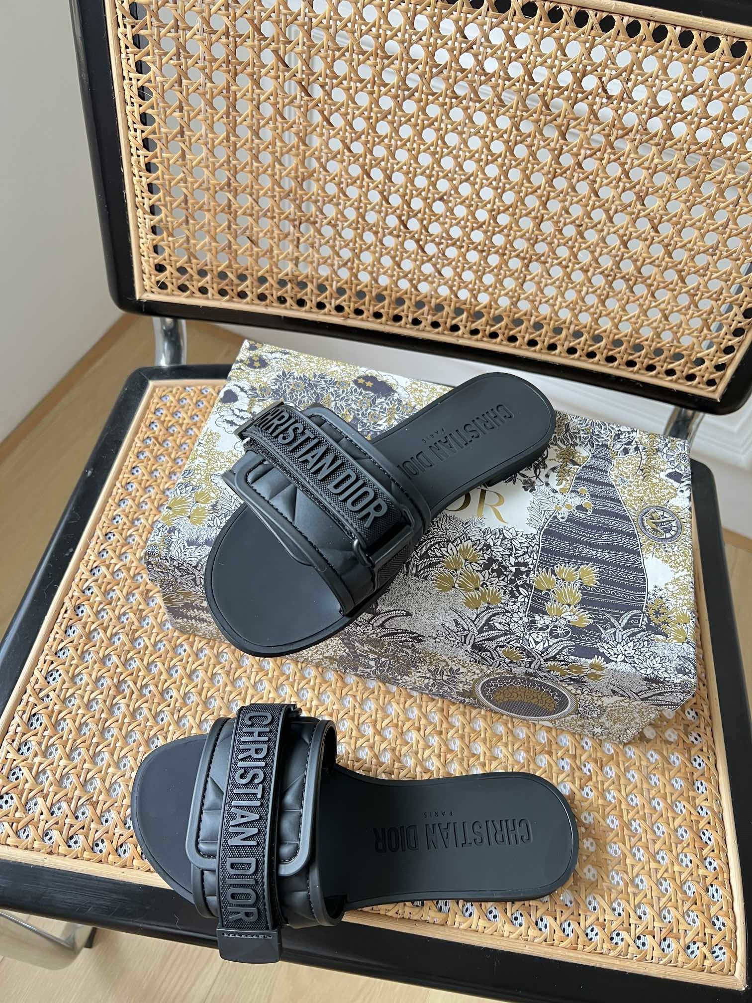High Quality Luxury Dior Velcro Slippers – Style 15526 product detail