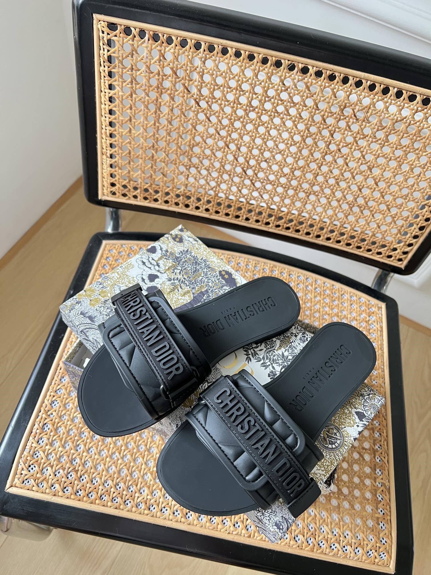 High Quality Luxury Dior Velcro Slippers – Style 15526