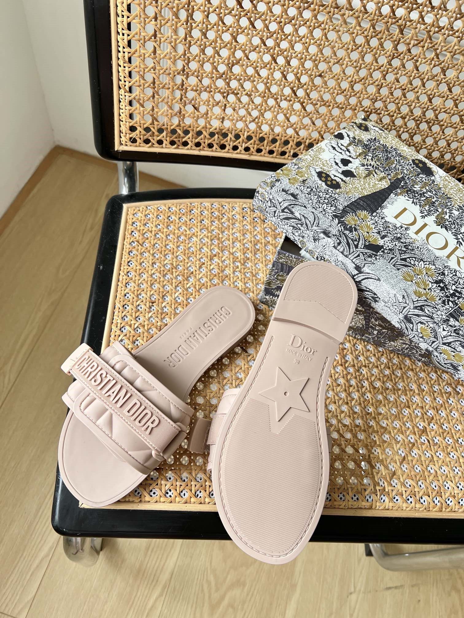 High Quality Luxury Dior Velcro Slippers – Style 77670 product detail