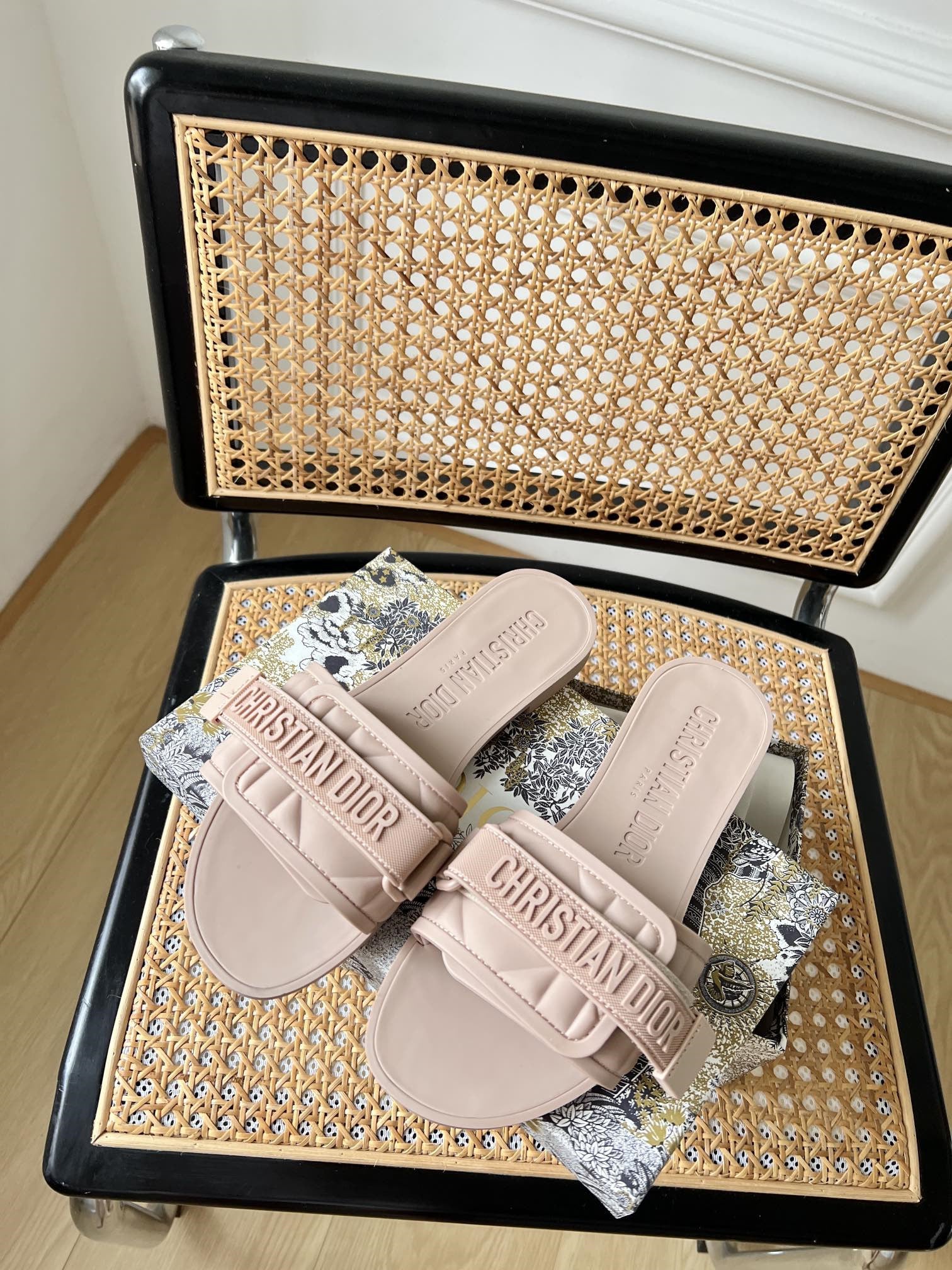 High Quality Luxury Dior Velcro Slippers – Style 77670
