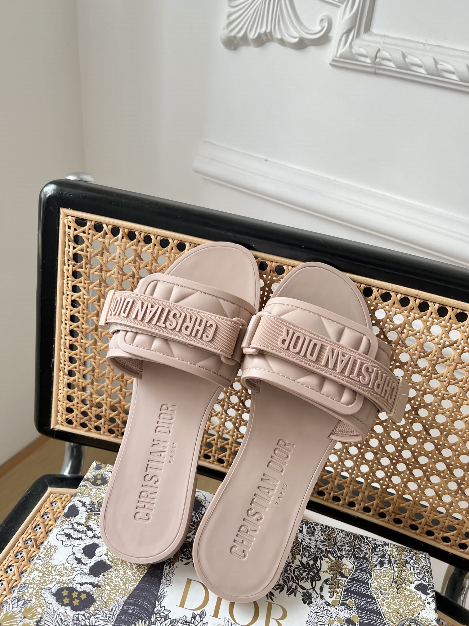 High Quality Luxury Dior Velcro Slippers – Style 77670 product detail
