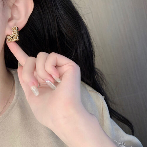 High Quality Luxury Loewe Rhombus Diamond Stud Earrings product detail