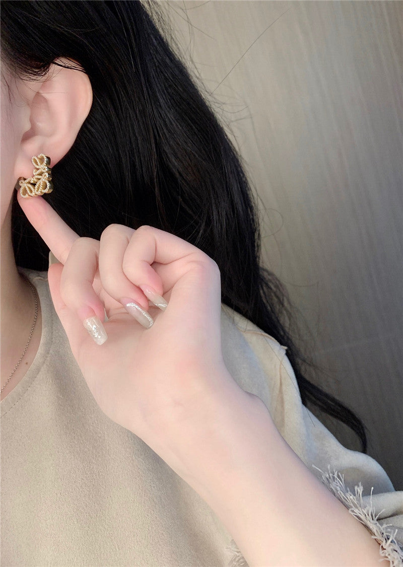 High Quality Luxury Loewe Rhombus Diamond Stud Earrings product detail