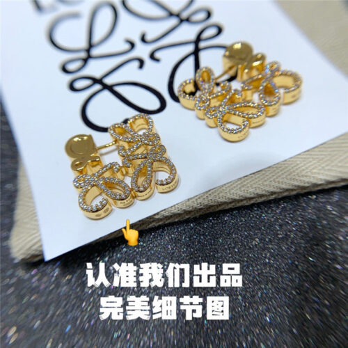 High Quality Luxury Loewe Rhombus Diamond Stud Earrings product detail