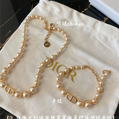 High Quality Luxury Dior Pearl Bracelet product detail