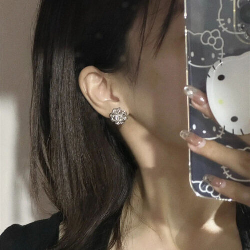 High Quality Luxury Chanel Four-Leaf Clover Double C Earrings product detail