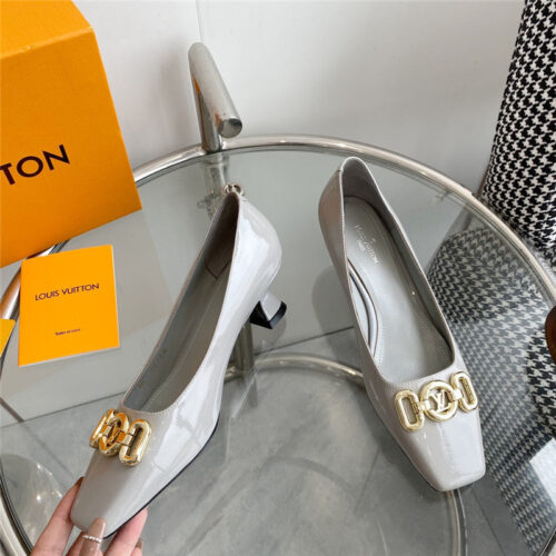 High Quality Luxury Louis Vuitton Chain Kitten Heel Square Toe Shoes – Style 00579 product detail